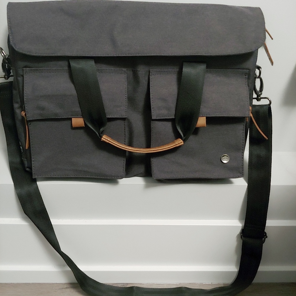 PKG - Messenger Laptop Case